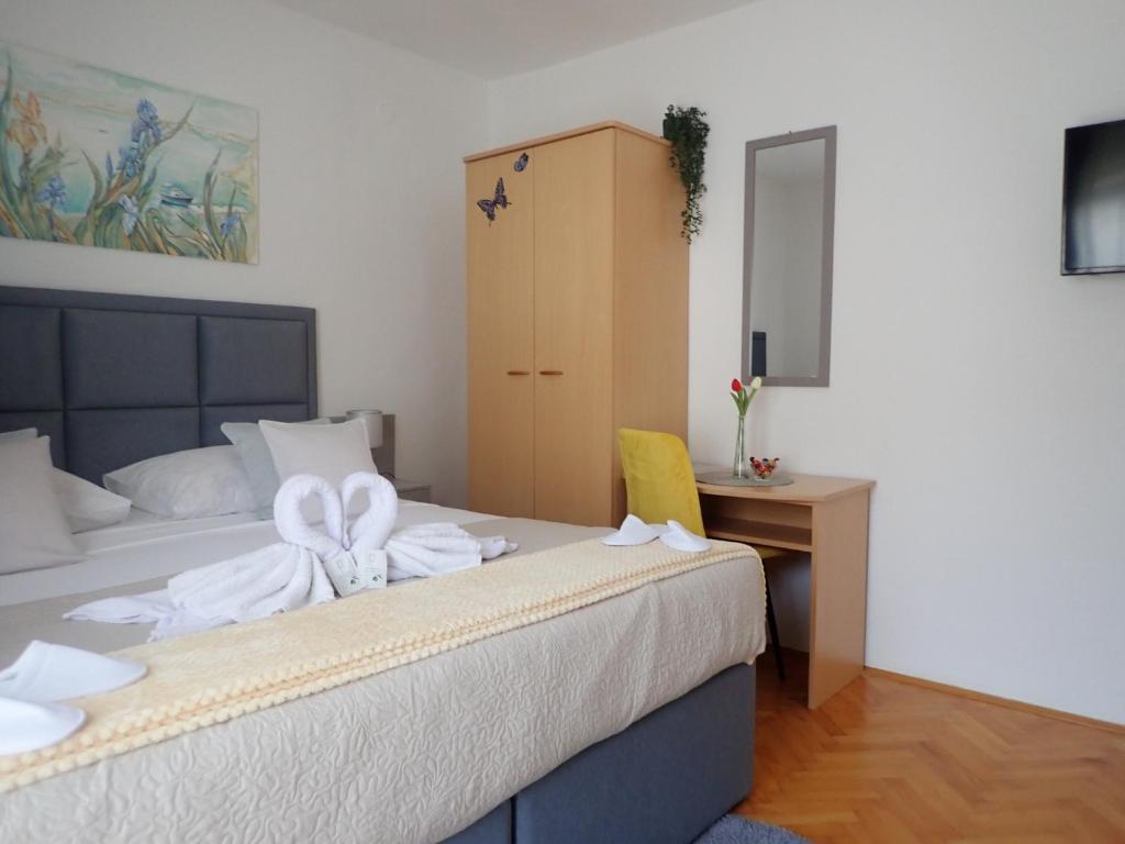 Posteľ alebo postele v izbe v ubytovaní Apartmani NIL
