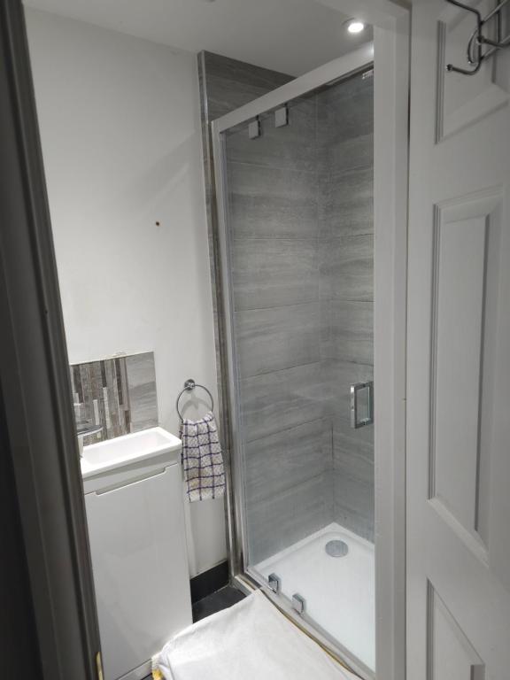 Ένα μπάνιο στο Chy's Lodge