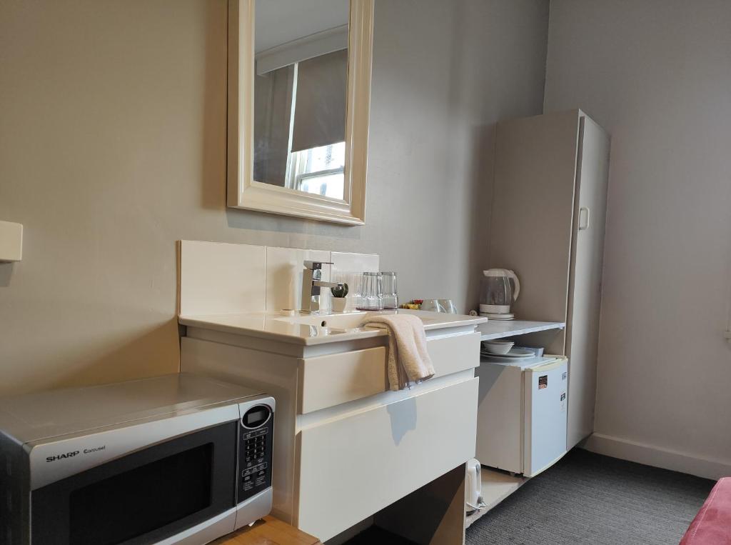 Centennial Inn on Bathurst - Resim 31