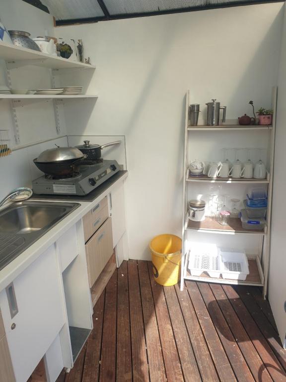 Private cabin Close to airport - Resim 4