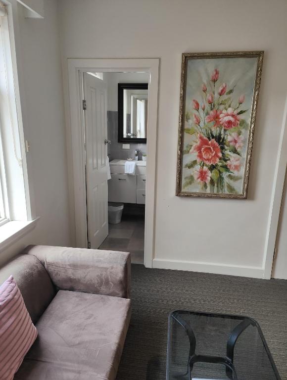 Centennial Inn on Bathurst - Resim 35