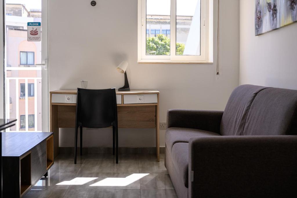 Posezení v ubytování F9 Room 2, Private Room two single beds shared bathroom in shared Flat