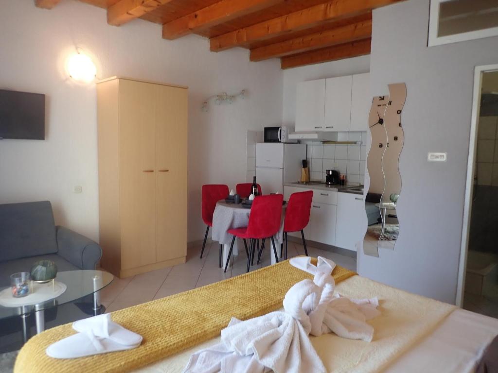 Kuchyňa alebo kuchynka v ubytovaní Apartmani NIL