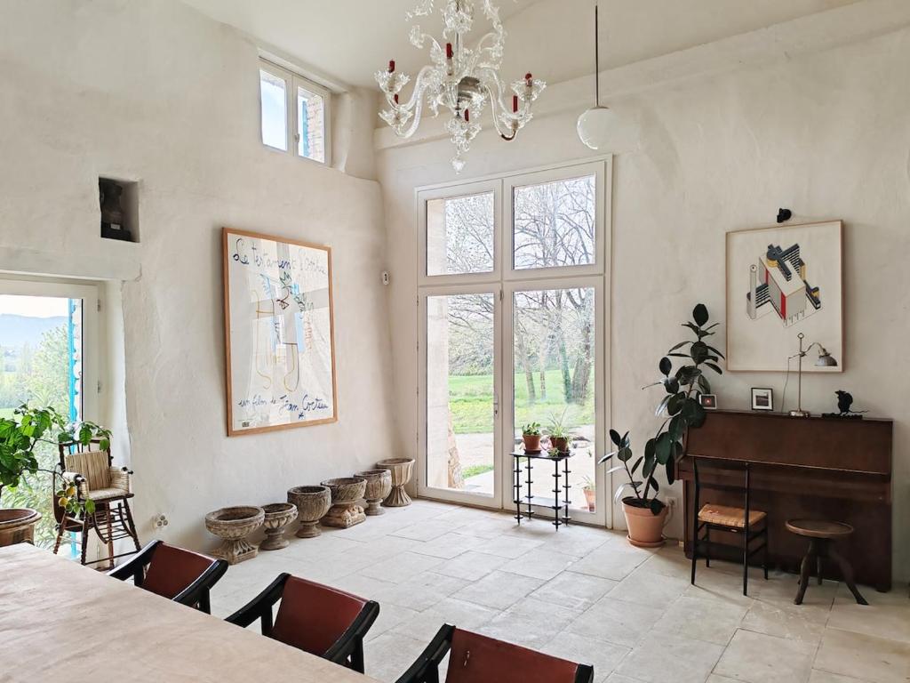 Charme et Confort - Maison Rénovée avec Piscine