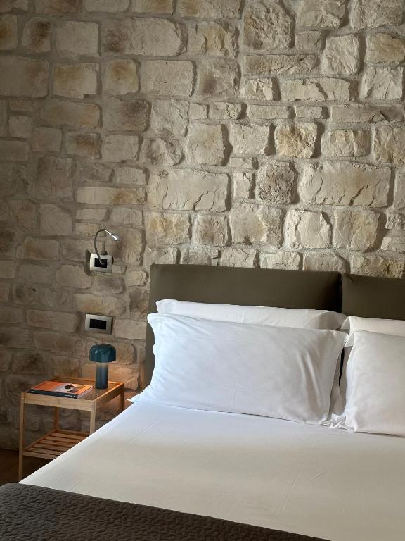 Postel nebo postele na pokoji v ubytování Olivia Rooms Teocrito