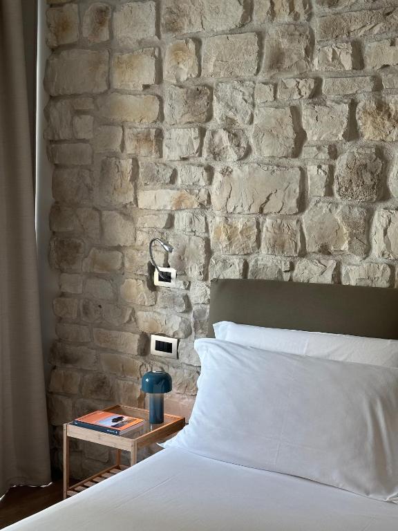 Postel nebo postele na pokoji v ubytování Olivia Rooms Teocrito