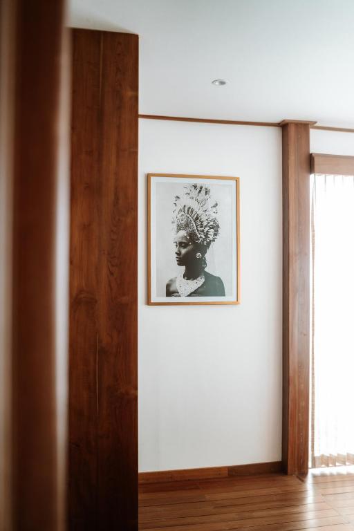 a black and white photo of a woman on a wall at Grün Resort Uluwatu in Uluwatu