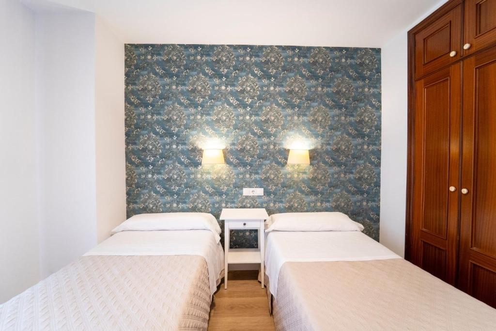 A bed or beds in a room at Hotel Ovetense