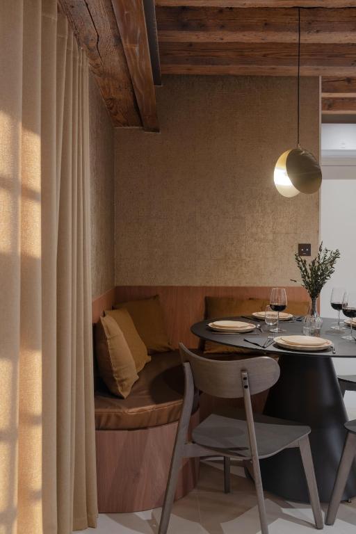 MiHotel - Grenier à Sel de Pérouges - Suite Executive « Lys »