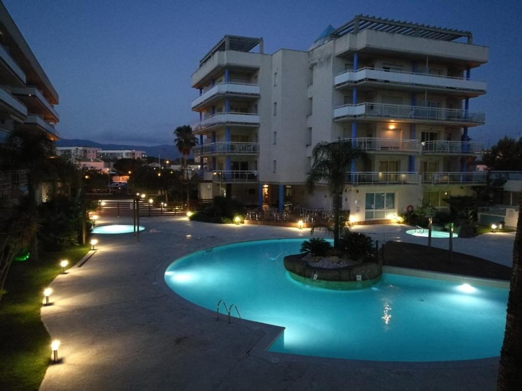 Bonito aparatamento con vistas a la piscina AV-70