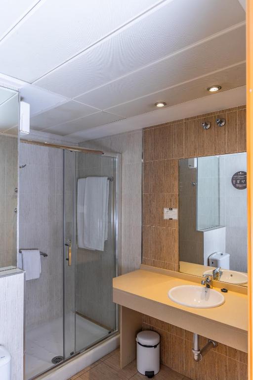 Koupelna v ubytování Hotel Serrano