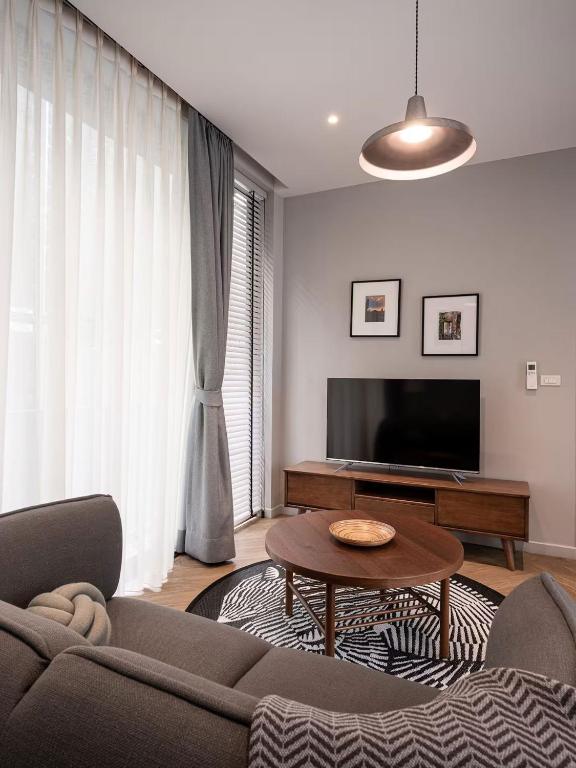 TV a/nebo společenská místnost v ubytování humble abode Bangkok Vacation Home