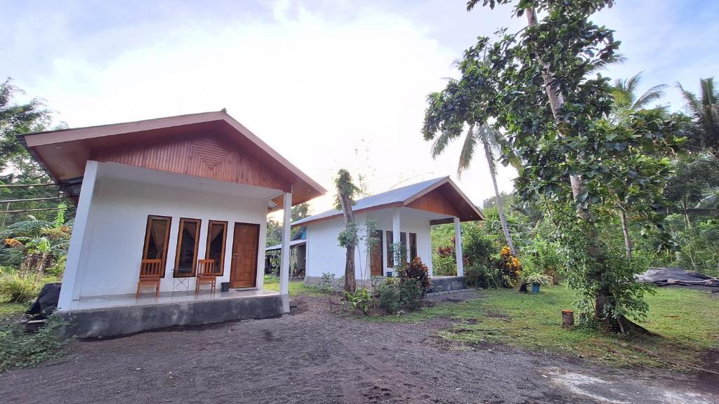 Aed väljaspool majutusasutust Tangkoko Hideaway Cottage
