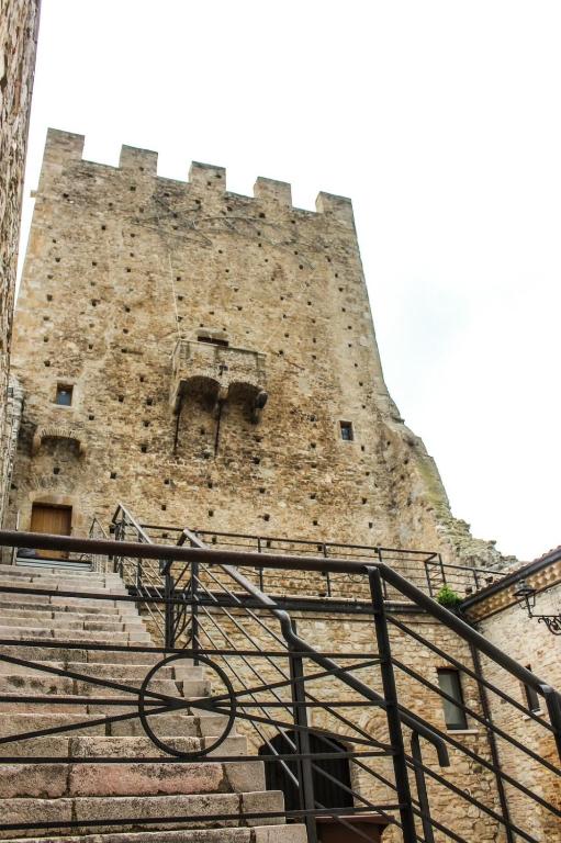 Fotografie z fotogalerie ubytování Castel di Pietra v destinaci Pietra Montecorvino