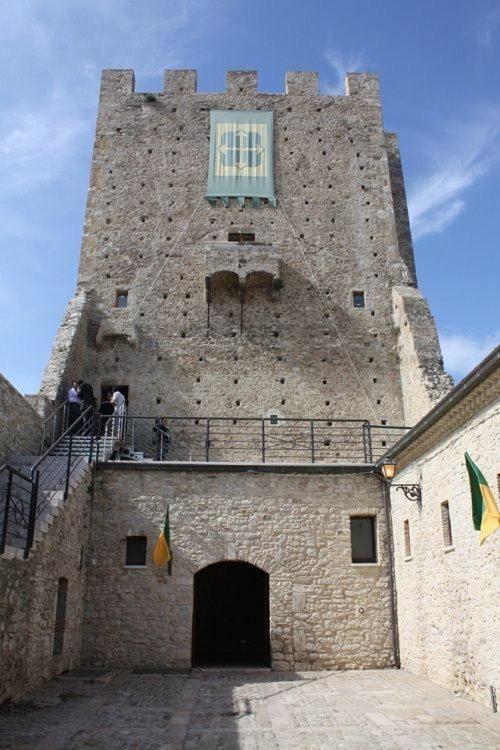 Fotografie z fotogalerie ubytování Castel di Pietra v destinaci Pietra Montecorvino