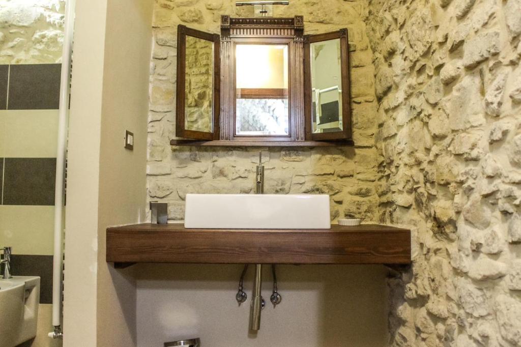 Koupelna v ubytování Castel di Pietra