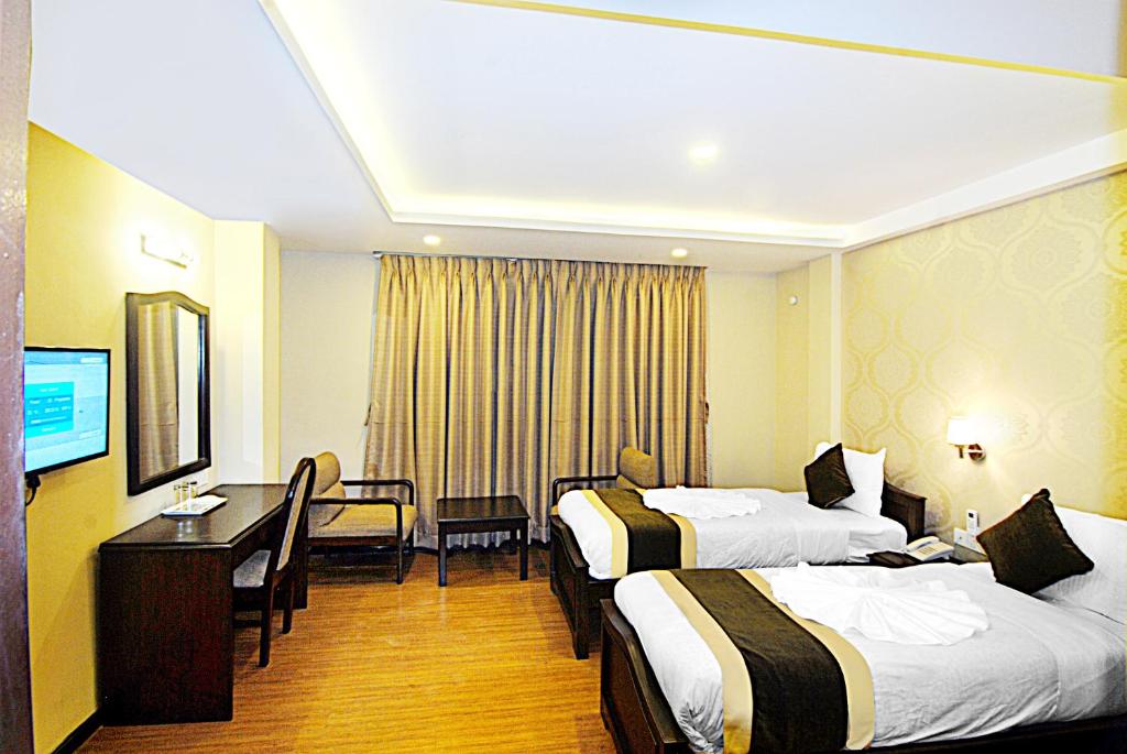 TV a/nebo společenská místnost v ubytování Kathmandu Grand Hotel