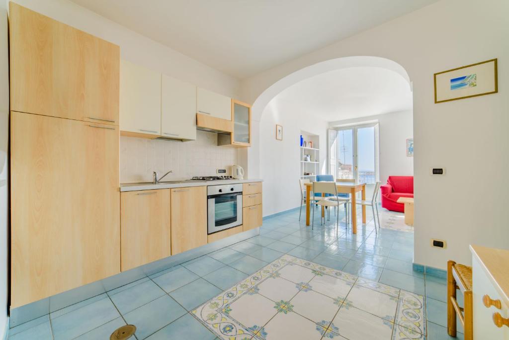A kitchen or kitchenette at LUIMAR Holiday House