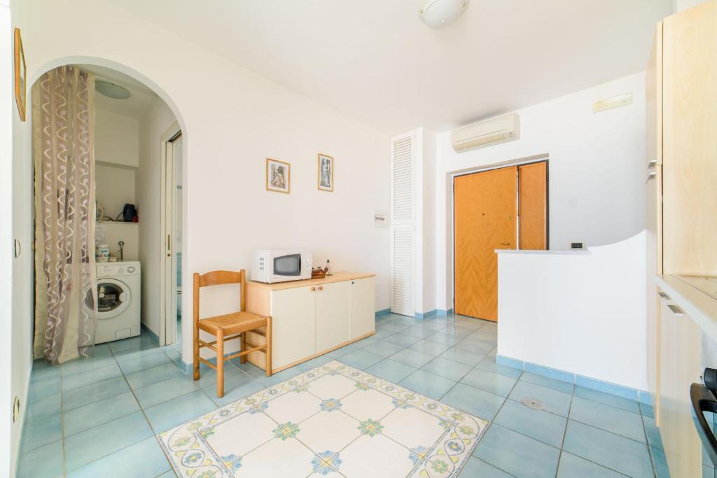A kitchen or kitchenette at LUIMAR Holiday House