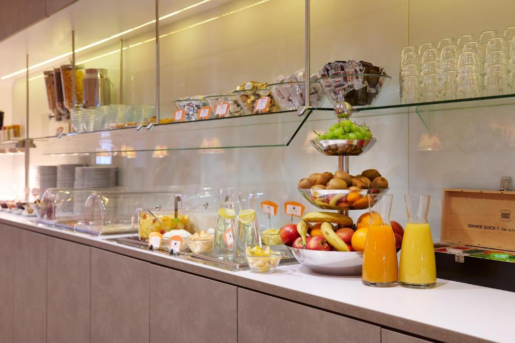 Simm's Hotel - cityhotel next to Metro U3 - Resim 34