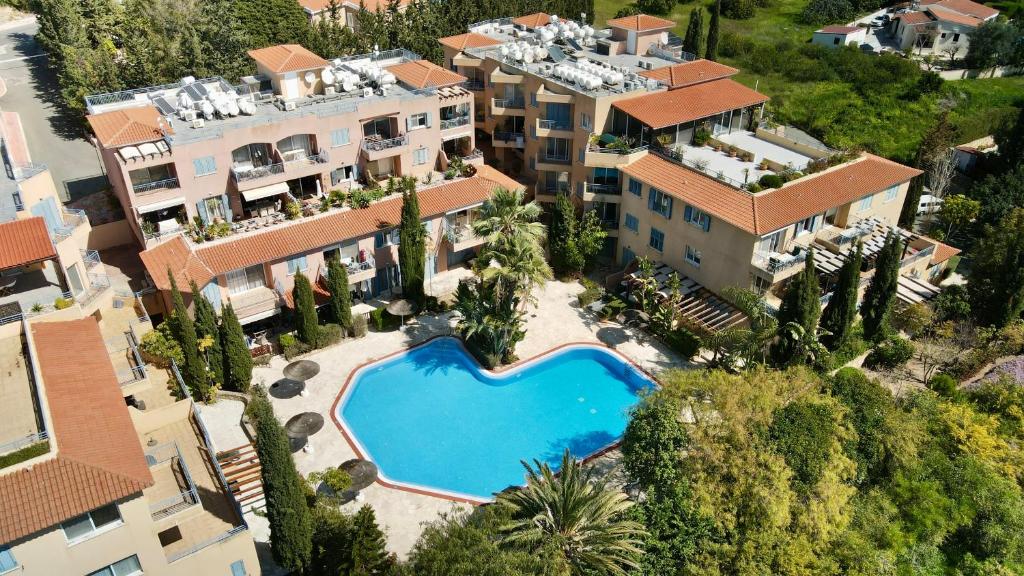 Bazén v ubytování RelaxInCyprus Apartments nebo v jeho okolí