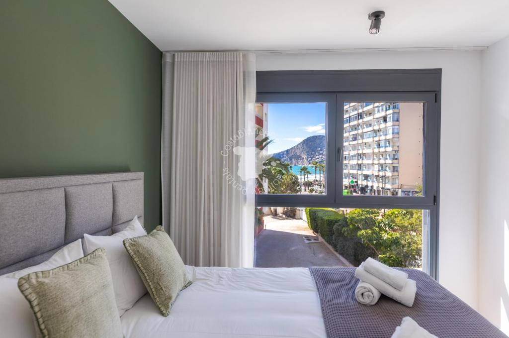 Postel nebo postele na pokoji v ubytování CostaBlancaDreams Arenal Suites in Calpe