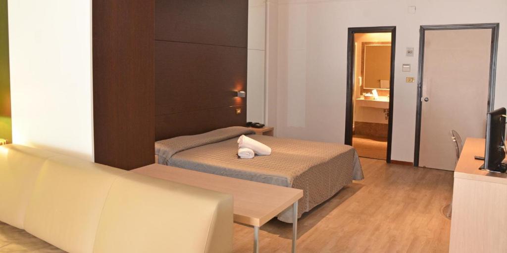 Ένα ή περισσότερα κρεβάτια σε δωμάτιο στο Grand Eurhotel
