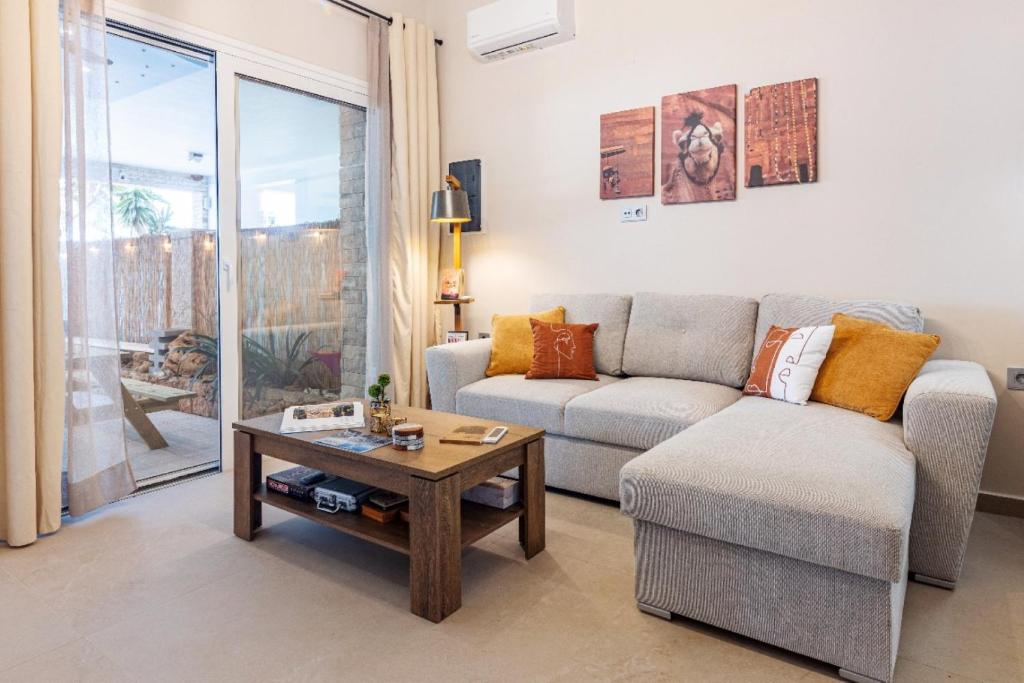 Petra stylish moderm apt near sea