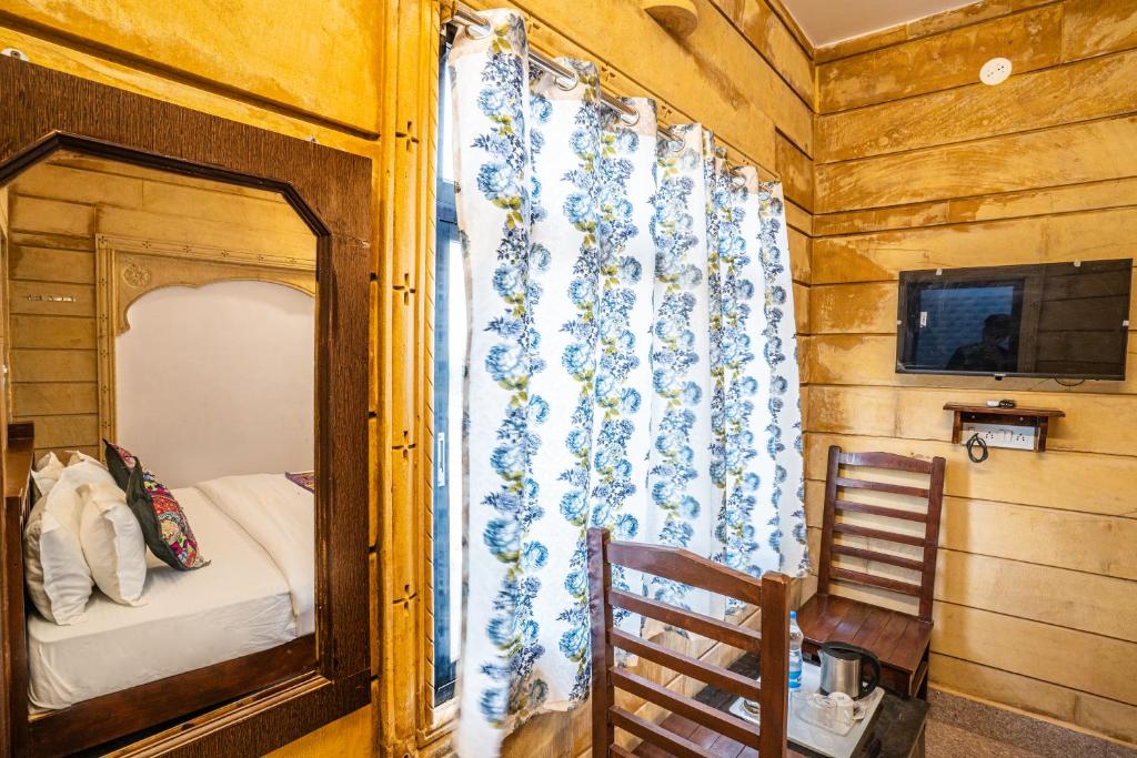 TV a/nebo společenská místnost v ubytování Relax Inn Jaisalmer