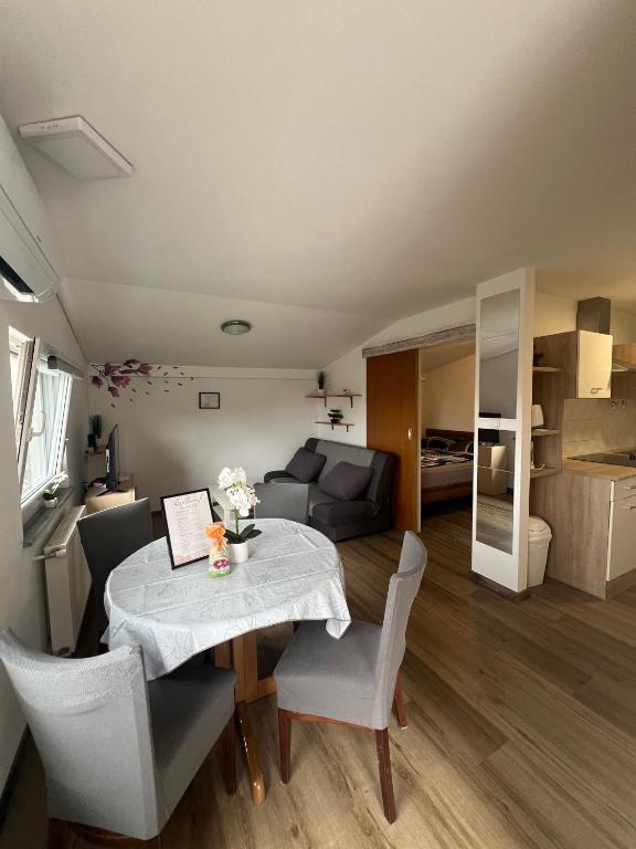 Χώρος καθιστικού στο Apartma Vinko