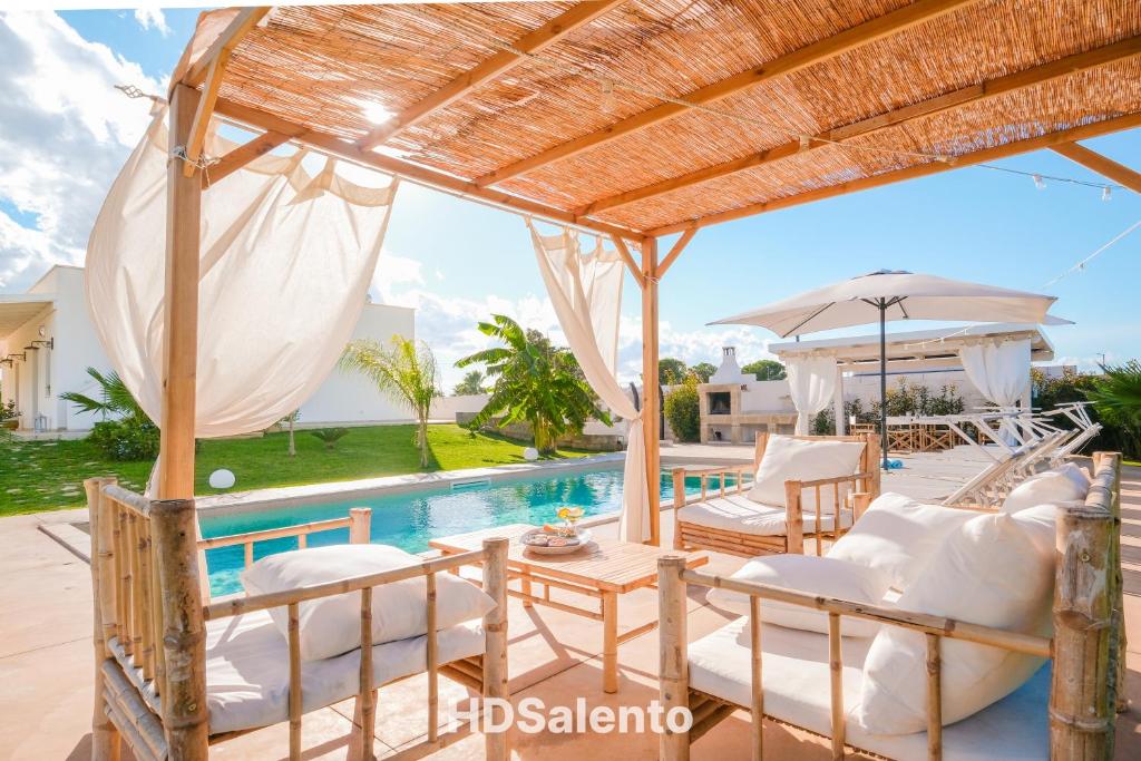 Bazén v ubytování Villa Palamita Luxury - Specchia nebo v jeho okolí