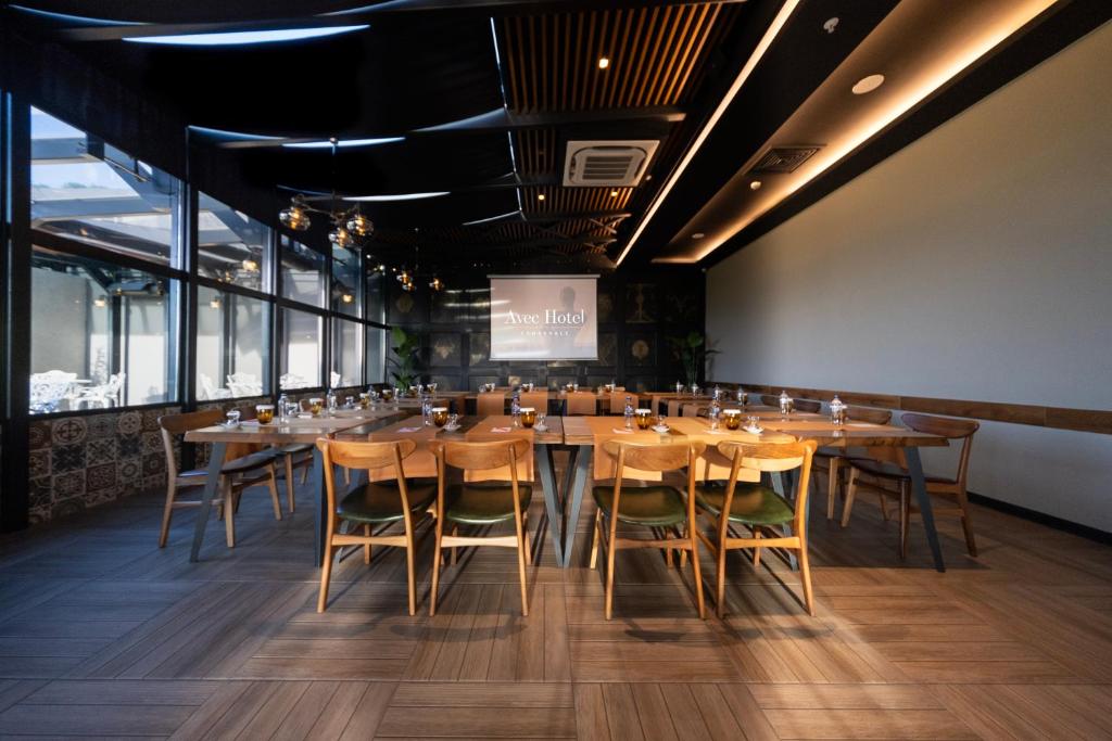 Restaurace v ubytování Avec Hotel