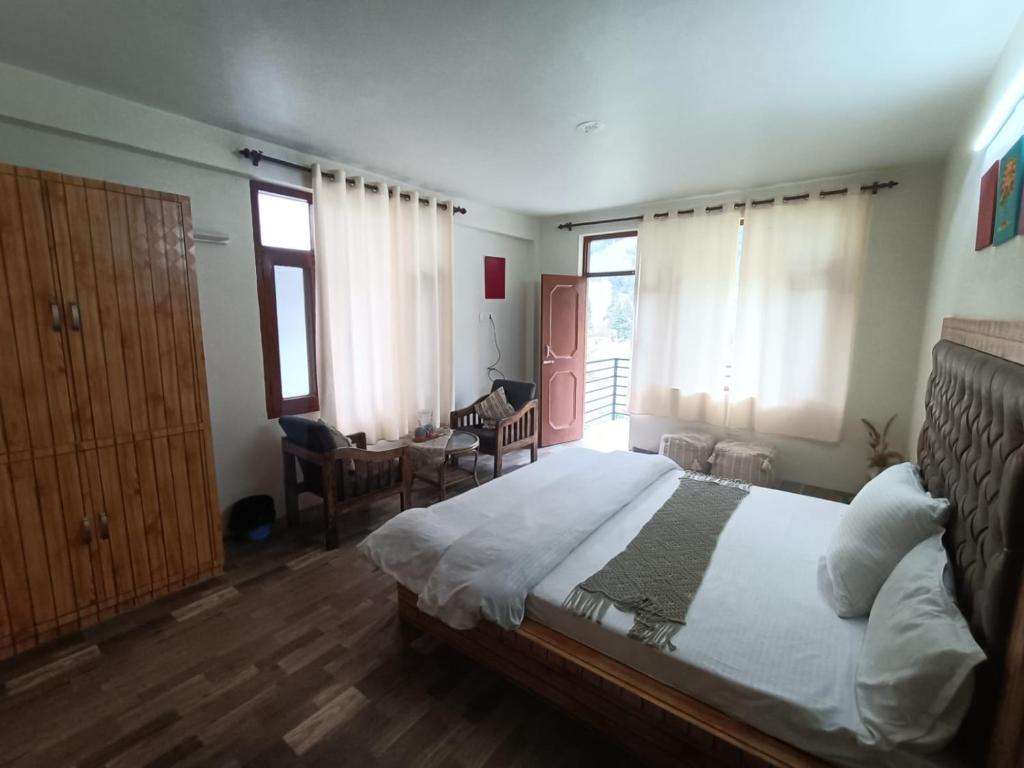 Postel nebo postele na pokoji v ubytování Farm Hostel & Camps