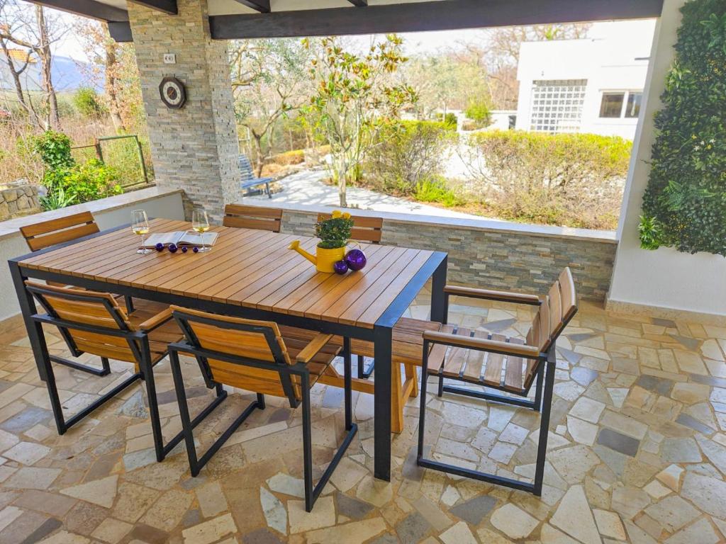 Patio nebo venkovní prostory v ubytování Molnar Resort Villa Mimoza & Apartment Nea