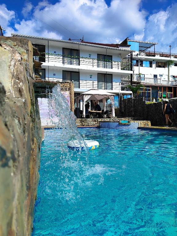 Bassein majutusasutuses Ecohotel Java või selle lähedal