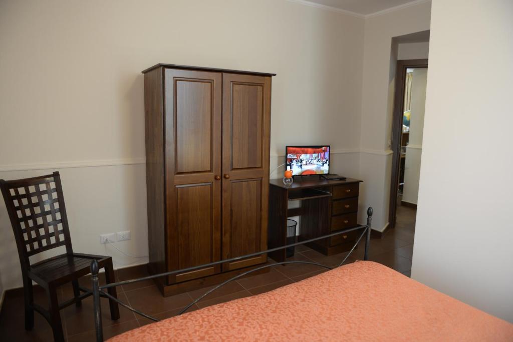 Televízia a/alebo spoločenská miestnosť v ubytovaní B&B San Leonardo