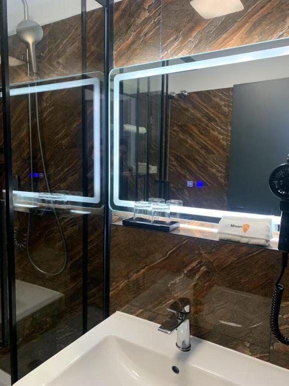 Mooncity Hotel & Boardinghouse - Resim 19