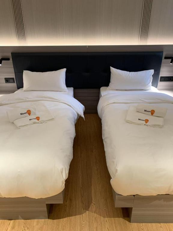 Mooncity Hotel & Boardinghouse - Tweepersoonskamer Met 1 Of 2 Bedden