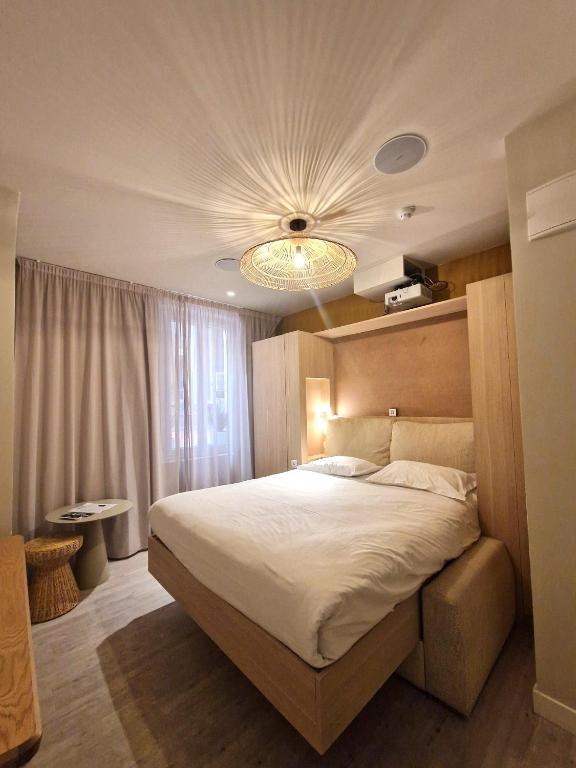 Postel nebo postele na pokoji v ubytování Hôtel Life Marseille VP - Vieux Port