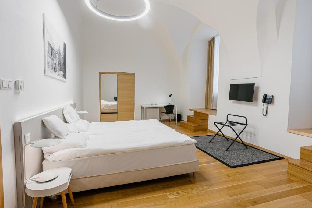 TV a/nebo společenská místnost v ubytování Hotel Benedict