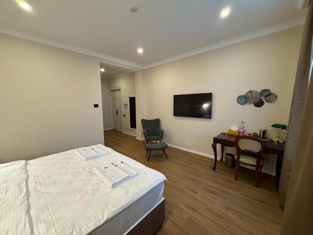 TV a/nebo společenská místnost v ubytování Promenaden Hotel