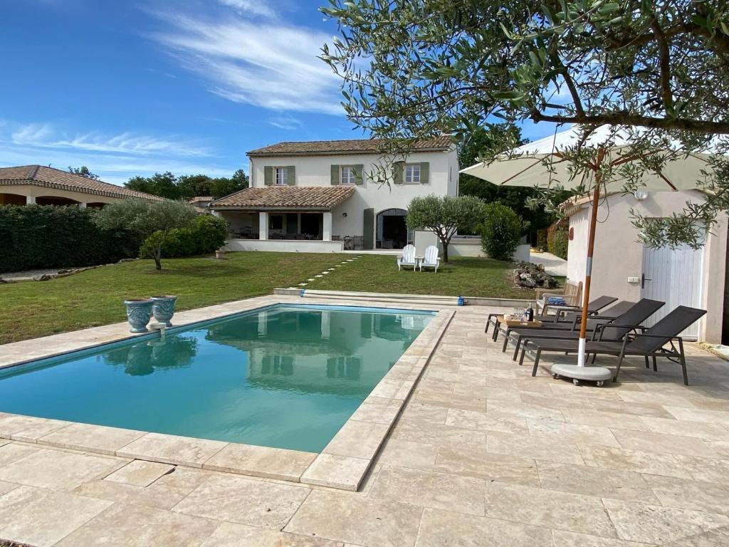 Bazén v ubytování Maison Roquebeauresse - Piscine privée nebo v jeho okolí