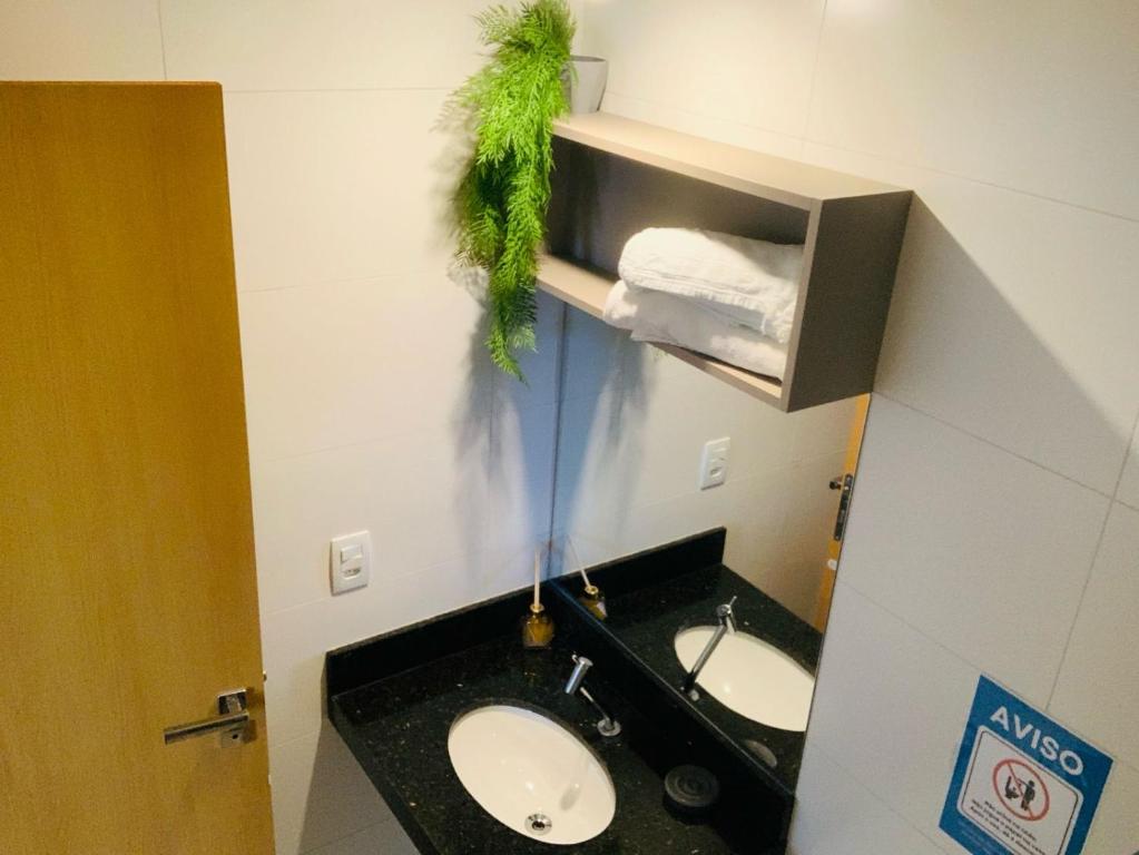 Koupelna v ubytování Quarto e Sala na Ponta Verde e Pajuçara