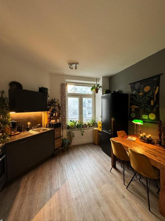 Χώρος καθιστικού στο Gemütliche Schlafcouch im hellen Wohnzimmer zum Kurzaufenthalt