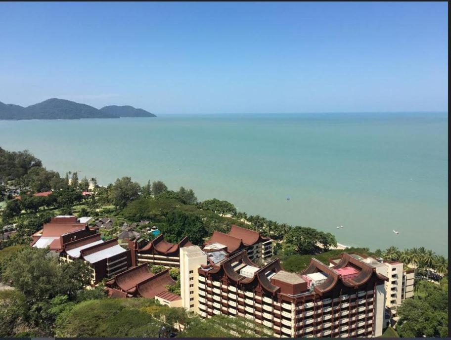 an overhead view of a building with the ocean in the background at Batu Feringgi Sri Sayang Apartment in Batu Ferringhi