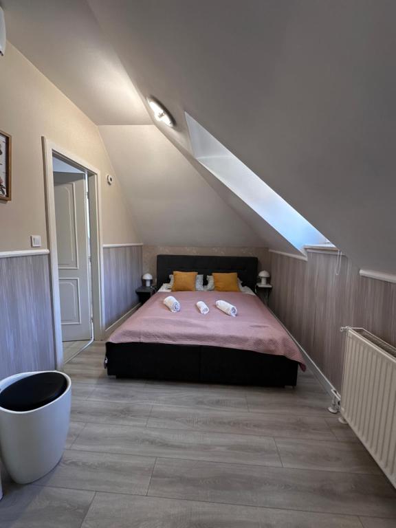 Łóżko lub łóżka w pokoju w obiekcie Jager Guesthouse