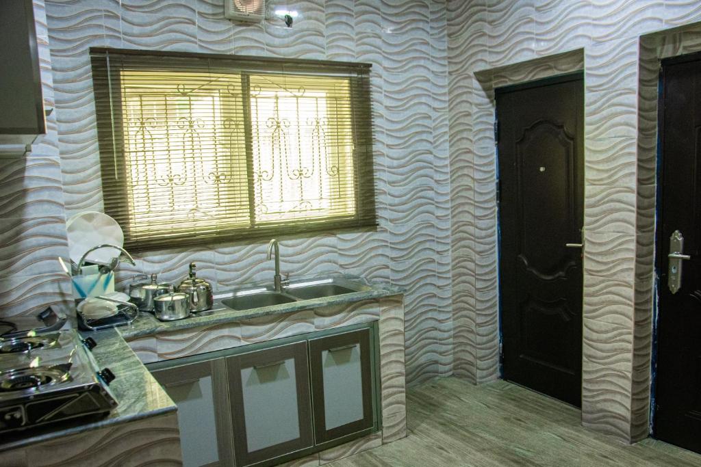 Kuchyň nebo kuchyňský kout v ubytování Apartment in Port Harcourt - De Miruchen Home