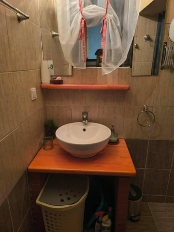 Kúpeľňa v ubytovaní Cozy Apartment Alexandros near Aqueduct (Kamares)