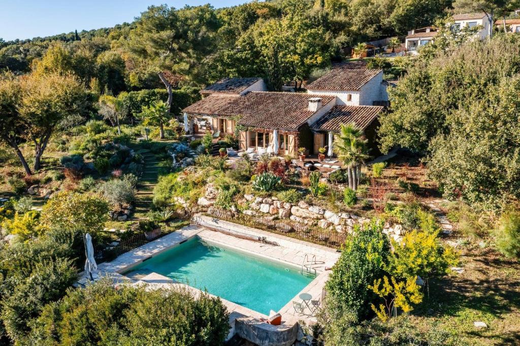 Photo de la galerie de l'établissement Villa Rosebud - Exeptionelle pour 10 avec Piscine et Cinéma, à Tourrettes-sur-Loup