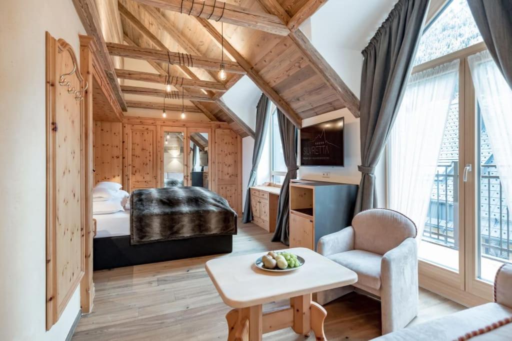 Postel nebo postele na pokoji v ubytování Sport- und Genusshotel Silvretta
